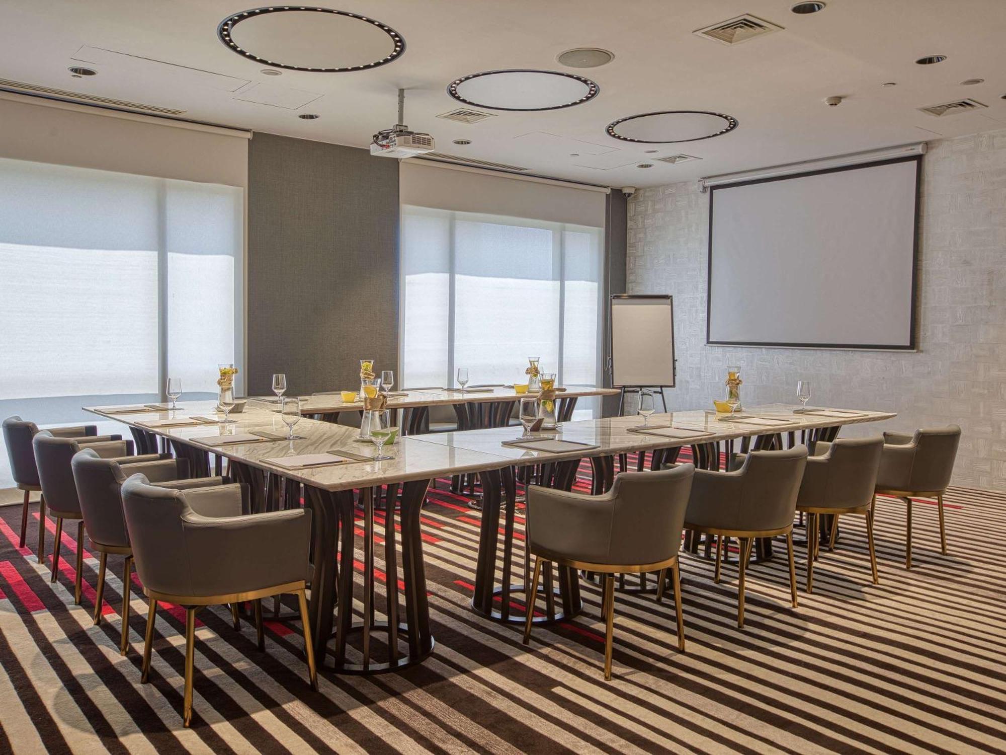 Novotel Suites Manila At Acqua Mandaluyong Kültér fotó